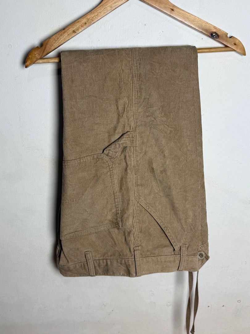 Uniqlo Corduroy Work Pants (Category: Trousers) located in Tanza. Submitted by dappydappy (Listing ID 1403982411, Image 1). Description: Size Small Dimes Waist 15 Thigh 11 Hem 8 Length 38 No Flaws.