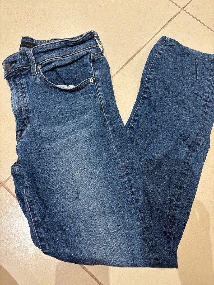 Uniqlo Jeans - Size 31 (Category: Jeans) located in Pasig City. Submitted by janinedee (Listing ID 1403952661, Image 1). Description: .