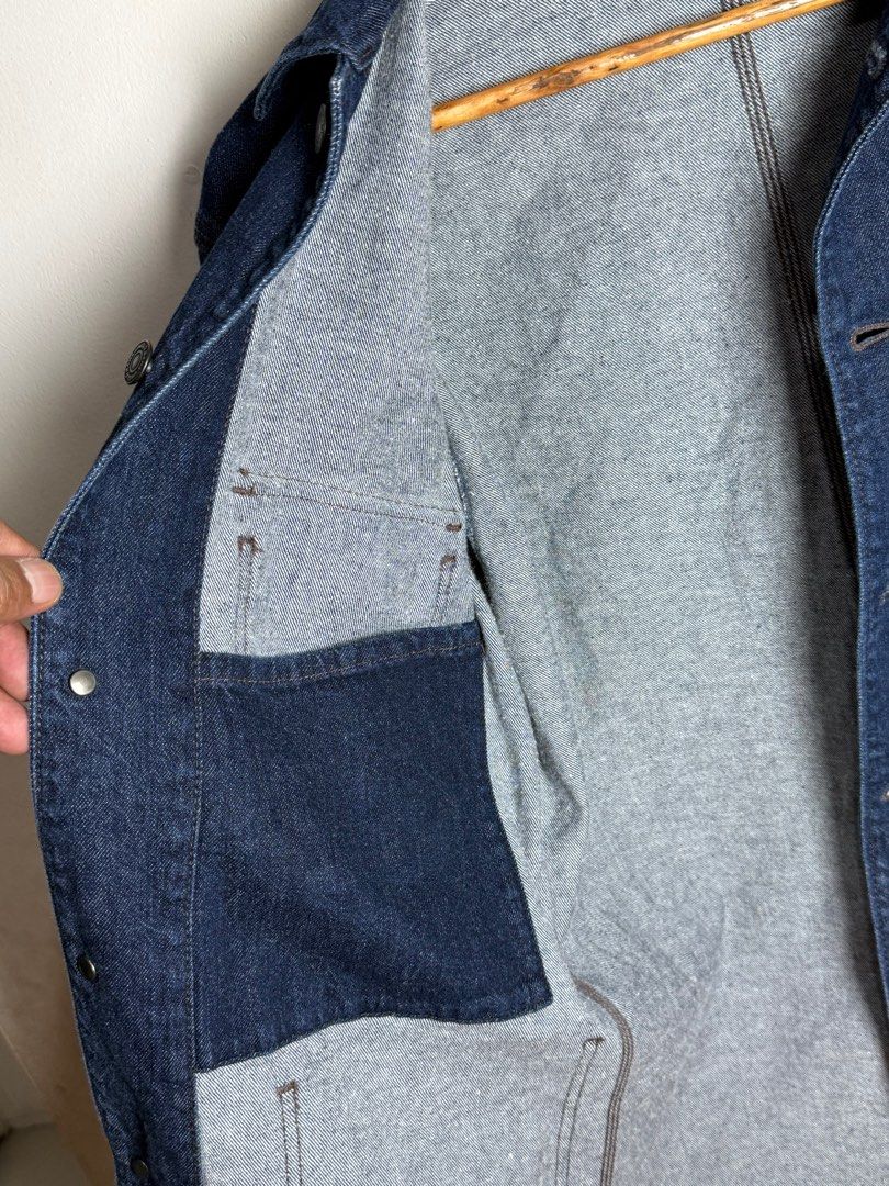 Uniqlo men's denim utility jacket (Category: Coats, Jackets and Outerwear) located in Tanza. Submitted by dappydappy (Listing ID 1403982975, Image 3). Description: Small 20x27 No flaws.