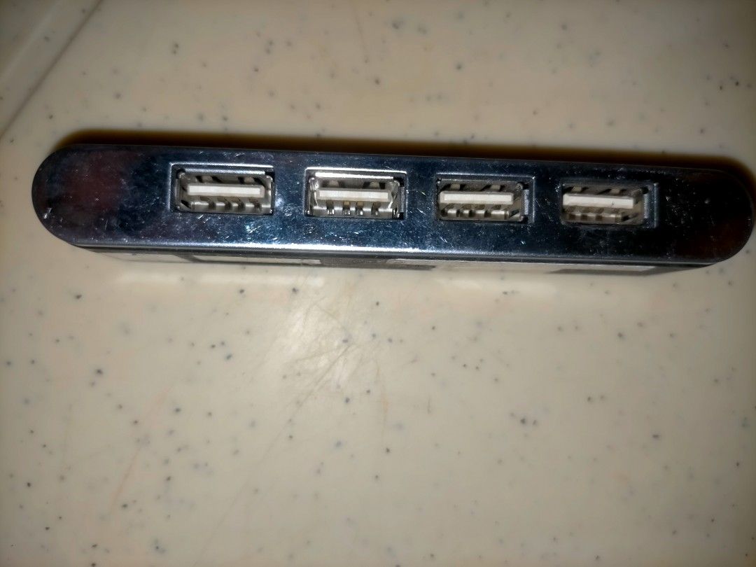USB 2.0 4 port Hub (Category: Computer Parts) located in Cebu City. Submitted by luv2shop8 (Listing ID 1403838783, Image 2). Description: from Japan Surplus as is lp posted.