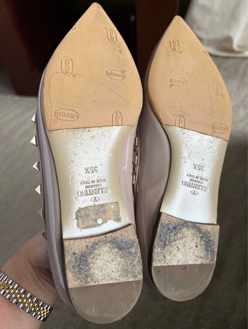 Valentino Garavani Rockstud Flats - 35.5 (Category: Flats & Sandals) located in Quezon City. Submitted by lebasi0704 (Listing ID 1403956428, Image 2). Description: - Authentic Valentino Garavani Rockstud flats - Size: 35.5 (23cm insole) - Material: Nude patent leather - Made in Italy -Guaranteed authentic -Shoes only.