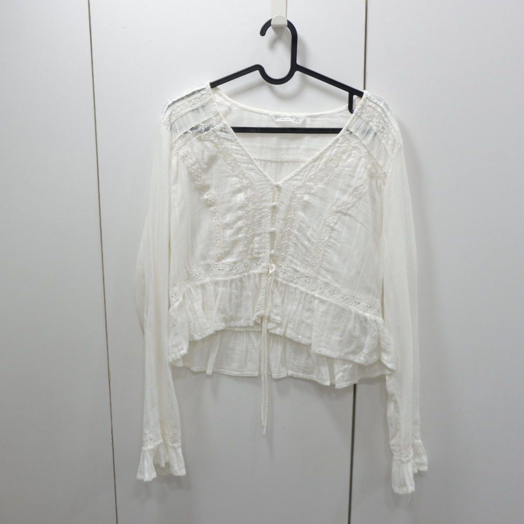 white stradivarius lace longsleeves blouse summer spring (Category: Blouses) located in Santa Ana. Submitted by pagbenta (Listing ID 1403961736, Image 1). Description: • size on tag: large.