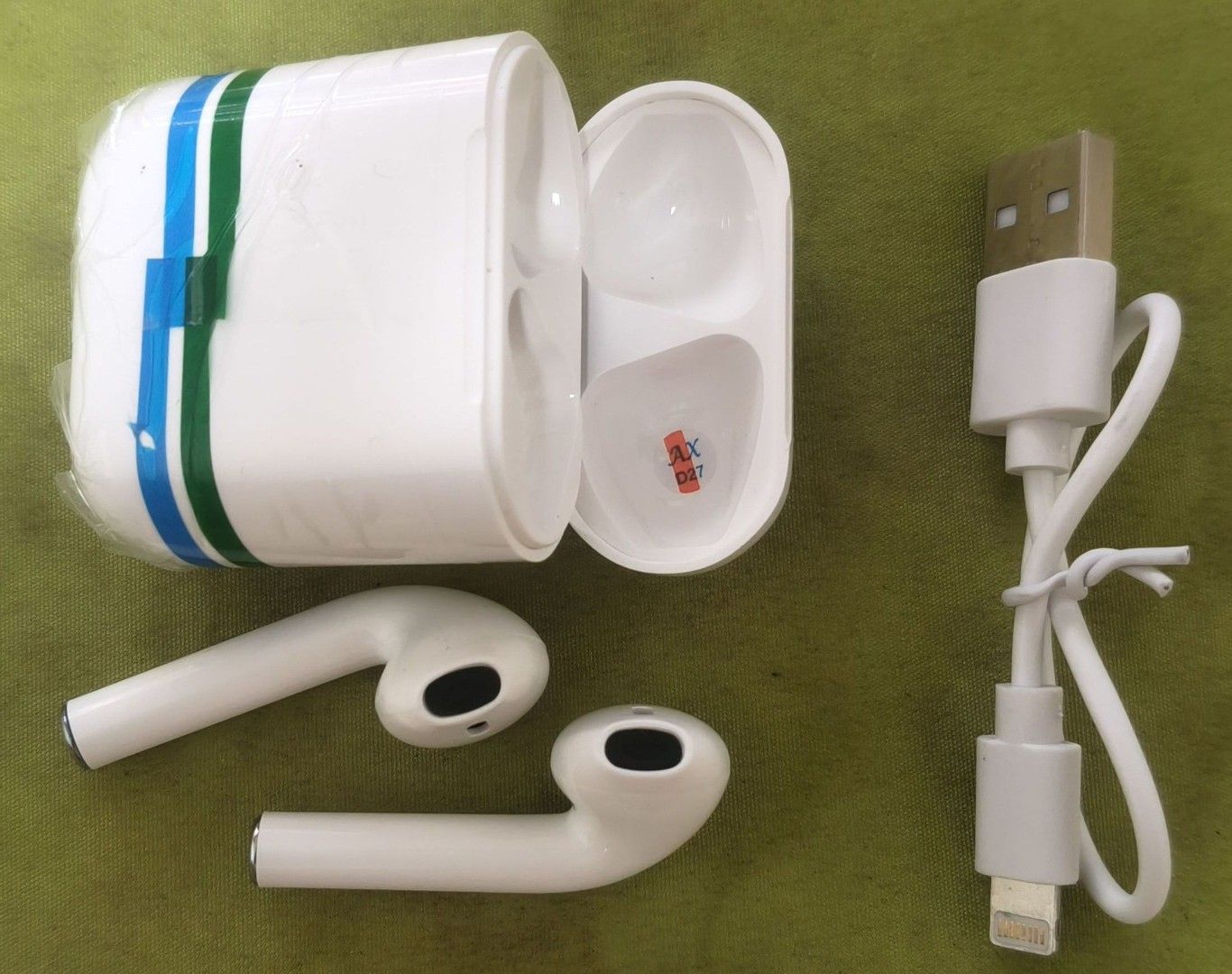 White Wireless Earphones with Charging Case