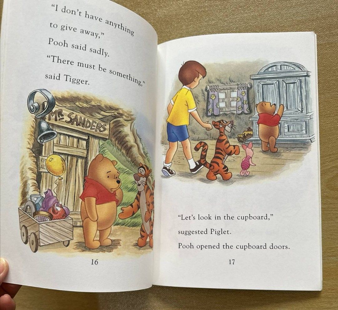 Winnie the Pooh First Reader: The Giving Bear, Hobbies & Toys, Books ...