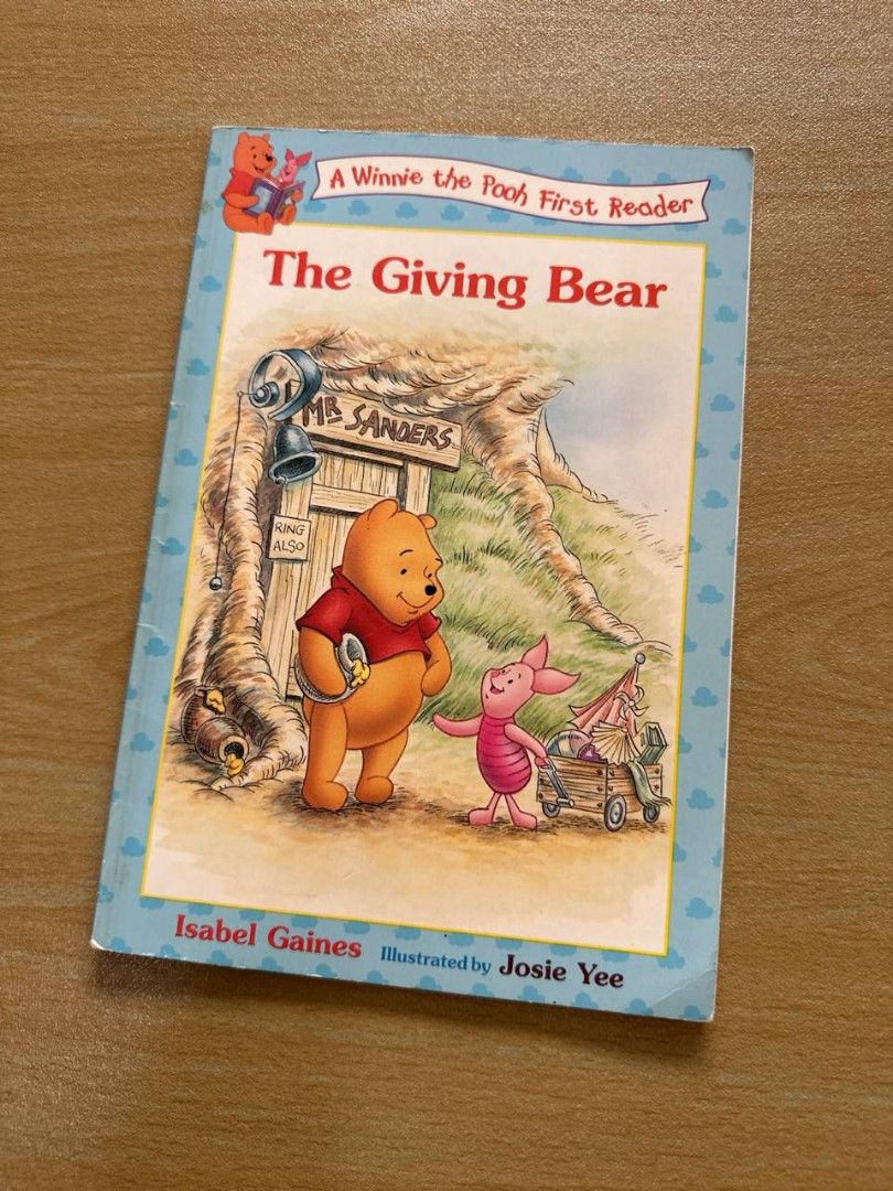 Winnie the Pooh First Reader: The Giving Bear, Hobbies & Toys, Books ...