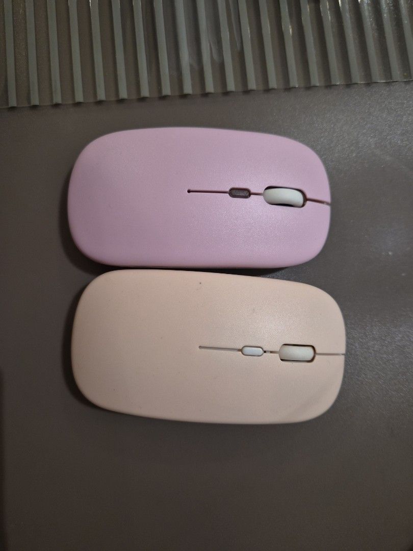 Wireless Mouse (Category: Mouse & Mousepads) located in Singapore. Submitted by sellmystuffsg. (Listing ID 1403856739, Image 1). Description: new mouse no packaging.