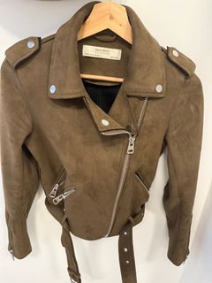 (Category: ) located in . Submitted by cozyclosetfinds (Listing ID 1403965079, Image 1). Description: .