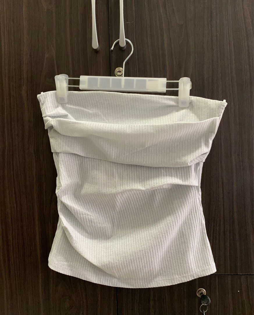 Zara Glittery Tube Top (Category: Others Tops) located in Calumpit. Submitted by declutterwithajm (Listing ID 1403983583, Image 1). Description: - original price is 1,595.