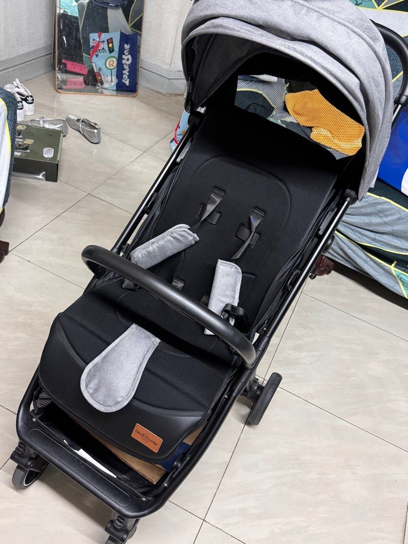 BABY STROLLER GIANT CARRIER (Category: Strollers) located in Quezon City. Submitted by b_finds2021 (Listing ID 1404169856, Image 1). Description: Nabili lang biglaan this year nung nakatulog si baby, hanggang toddler stage na GOOD AS NEW CAN SEND VIDEO PLS PM SLIGHTLY NEGOTIABLE ORIGINAL PRICE 5k++ bought in Edamama.