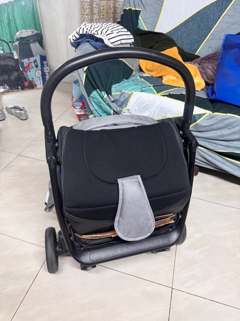 BABY STROLLER GIANT CARRIER (Category: Strollers) located in Quezon City. Submitted by b_finds2021 (Listing ID 1404169856, Image 3). Description: Nabili lang biglaan this year nung nakatulog si baby, hanggang toddler stage na GOOD AS NEW CAN SEND VIDEO PLS PM SLIGHTLY NEGOTIABLE ORIGINAL PRICE 5k++ bought in Edamama.