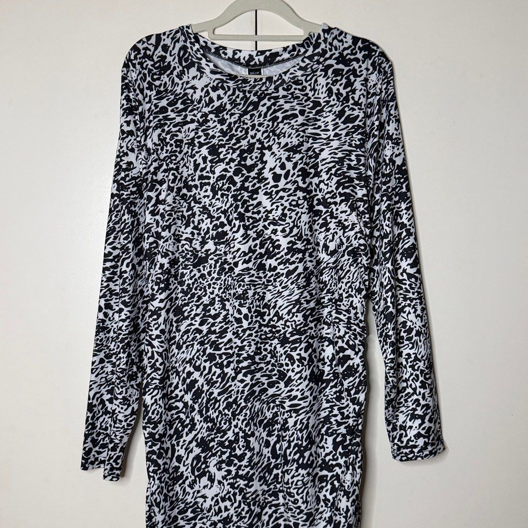 Black and White Dress 1XL (Category: Dresses) located in Manila. Submitted by plus2present.preloves (Listing ID 1404018569, Image 2). Description: 📣 Selling some of my personal outfits! 💗 Chest/Bust: 20-26“in Length: 48“in 🌷Black and white pattern 🌷Long sleeves 🌷Round neckline 🌷Ruched side detail with tie strings ❥ Please RESPECT the price posted - items are priced low & quality assured, no haggling, thank you❣️ 📦 Shipping: J&T (check app 