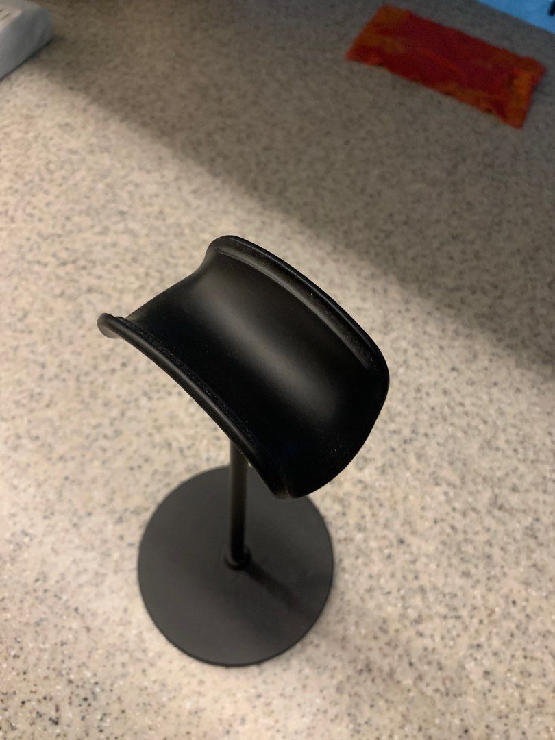 Black Headphone Stand454990826969518081