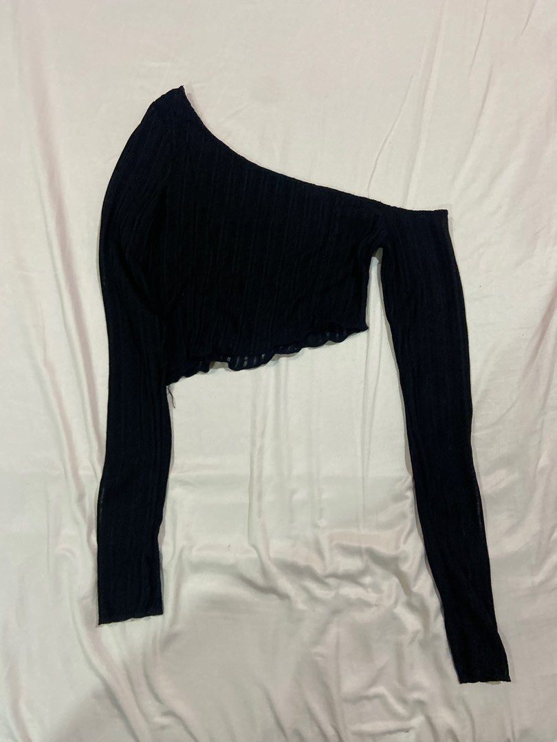 Black One Shoulder Top (Category: Sleeveless) located in Manila. Submitted by 123declutter5 (Listing ID 1404134053, Image 1). Description: Got this for ₱300 Selling for ₱140 Rfs: declutter mod: lalamove, jnt mop: gcash, bpi.