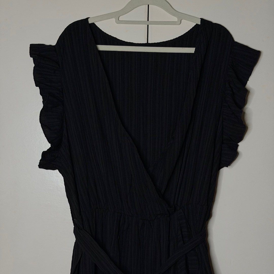 Black Wrap Ruffled Dress 4XL (Category: Dresses) located in Manila. Submitted by plus2present.preloves (Listing ID 1404018681, Image 2). Description: 📣 Selling some of my personal outfits! 💗 Chest/Bust: 21-32“in Length: 58“in 🌷Never worn 🌷4XL on tag, fits 1-4XL 🌷Ruffled style 🌷Wrap around style ❥ Please RESPECT the price posted - items are priced low & quality assured, no haggling, thank you❣️ 📦 Shipping: J&T (check app for df to your loca
