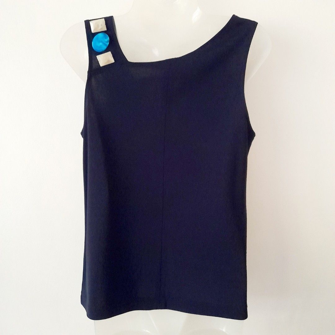 DKNY Embellished Asymmetrical Sleeveless Top (Category: Sleeveless) located in Quezon City. Submitted by lovedlux (Listing ID 1404099917, Image 3). Description: Accentuate a shoulder! Worn with blazer for work, without for happy hour. Navy blue, size M No flaws Flatlay Measurements: Chest - 16in Length - 23in .