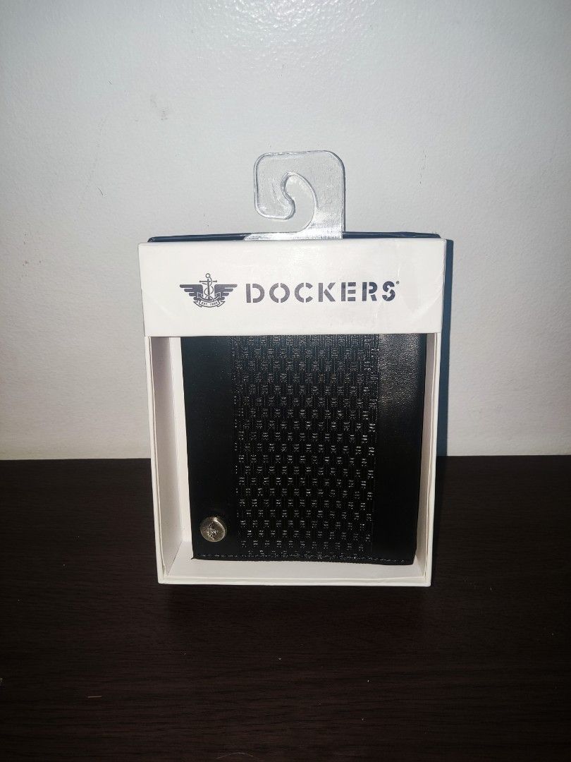 Dockers Wallet (Category: Wallets & Card Holders) located in Quezon City. Submitted by decluttersaleph (Listing ID 1404085802, Image 1). Description: Brand new never used..