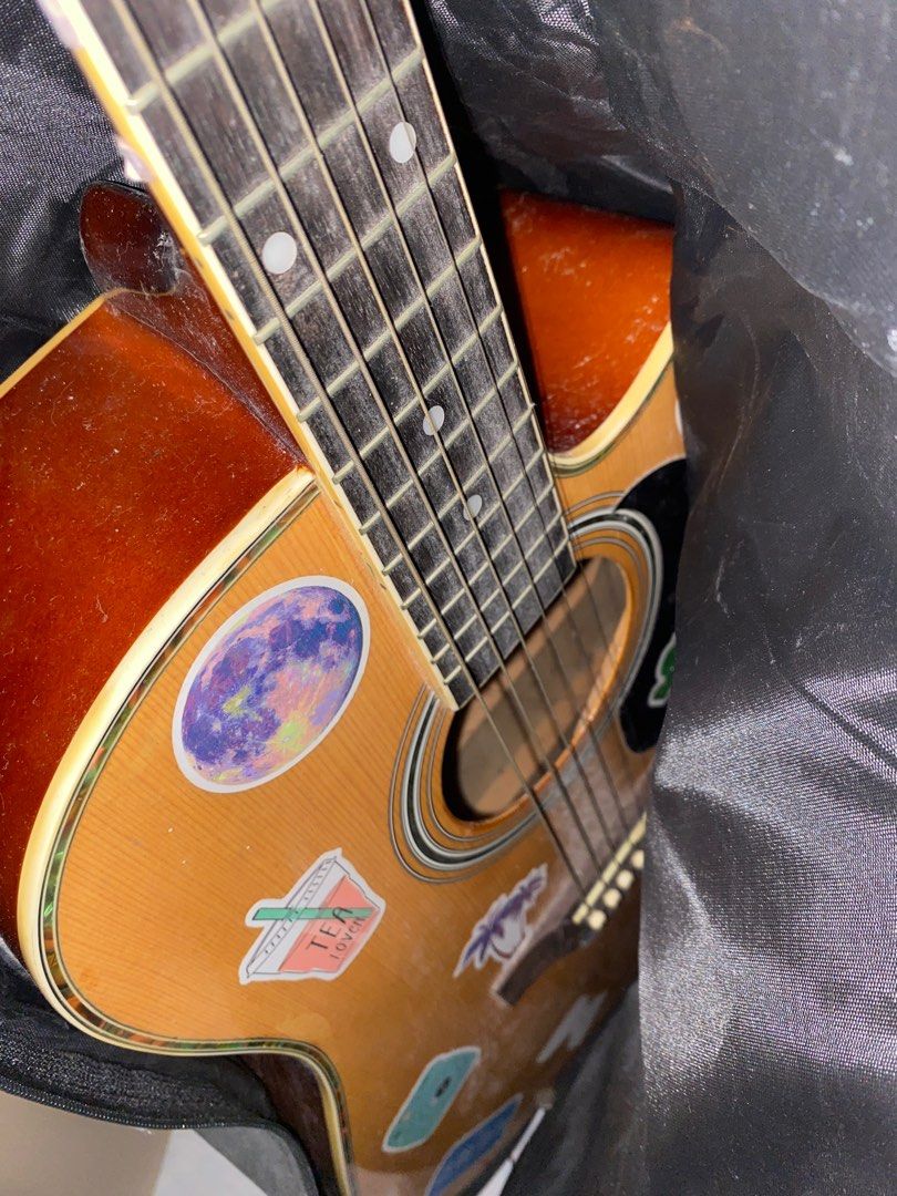 FENDER ACOUSTIC GUITAR (Category: Musical Instruments) located in Antipolo. Submitted by ci4riel (Listing ID 1404113411, Image 2). Description: PLEASE NEED FUNDS FOR VET PURPOSES NEED SURE BUYER ASAP INCLUDED BAG NAPA BABA NA STRINGS NETO SO NO NEED TO WORRY SA TAAS NEED CLEANING INCLUDE KO NA DIN IBANG STRING AND PANG TONO LOC: ANTIPOLO NEED SURE BUYER ASAP..
