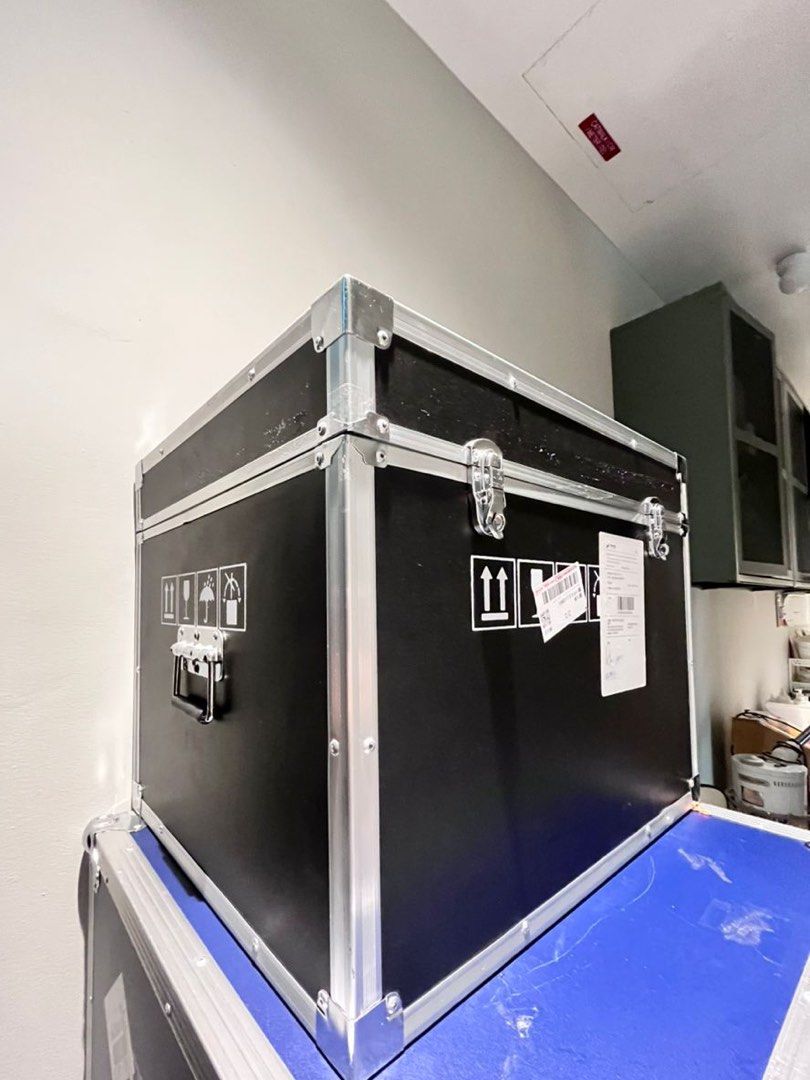 Flight case/ hard empty case (Category: Storage Boxes & Baskets) located in Bukit Fraser. Submitted by luke_ang (Listing ID 1404106982, Image 1). Description: There’s 2 of them, one is rly big and the other is almost half the size, almost brand new willing to let go ( can nego).