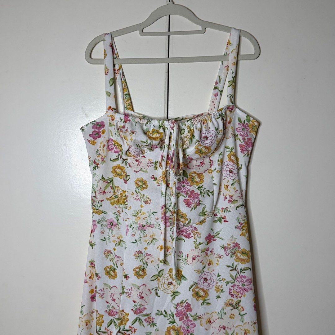 Floral Midi Corset Bustier Dress (Category: Dresses) located in Manila. Submitted by plus2present.preloves (Listing ID 1404021135, Image 2). Description: 📣 Selling some of my personal outfits! 💗 Width: 38-46“in Length: 44“in 🌷Floral Midi Corset Dress 🌷Features a beautiful floral print 🌷Corset-style bodice with tie detail 🌷Midi length ❥ Please RESPECT the price posted - items are priced low & quality assured, no haggling, thank you❣️ 📦 Ship
