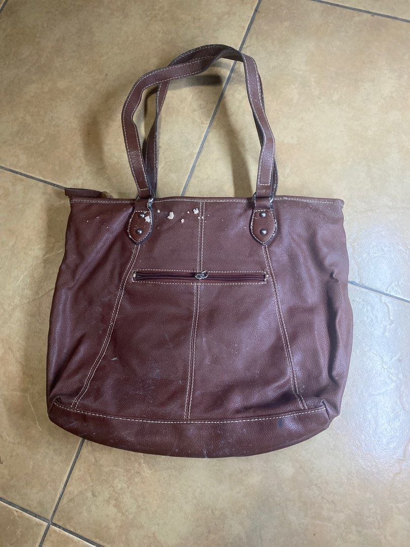 Franco Sarto Brown Tote Bag (Category: Tote Bags) located in Cavite. Submitted by dzoneph (Listing ID 1404164000, Image 3). Description: - Franco Sarto brown tote bag - Front pocket with metal brand plate - Patterned interior lining - Multiple compartments, including a zippered pocket - Double handles.