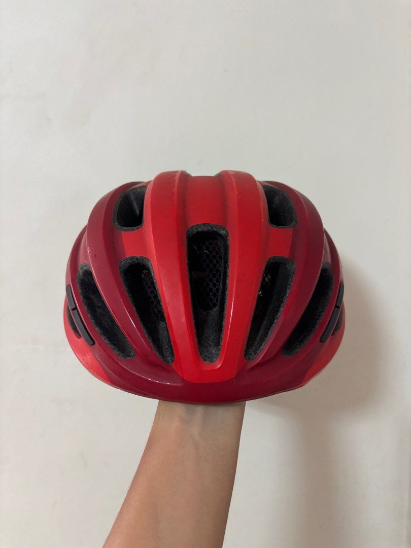 Giro Isode Bike Helmet (Category: Bicycles) located in Pasay City. Submitted by turnmyswagon (Listing ID 1404027320, Image 2). Description: giro isode bike helmet size 54-61 cm 100% authentic no major issues, signs of usage only Php 1,000 + shipping fee.