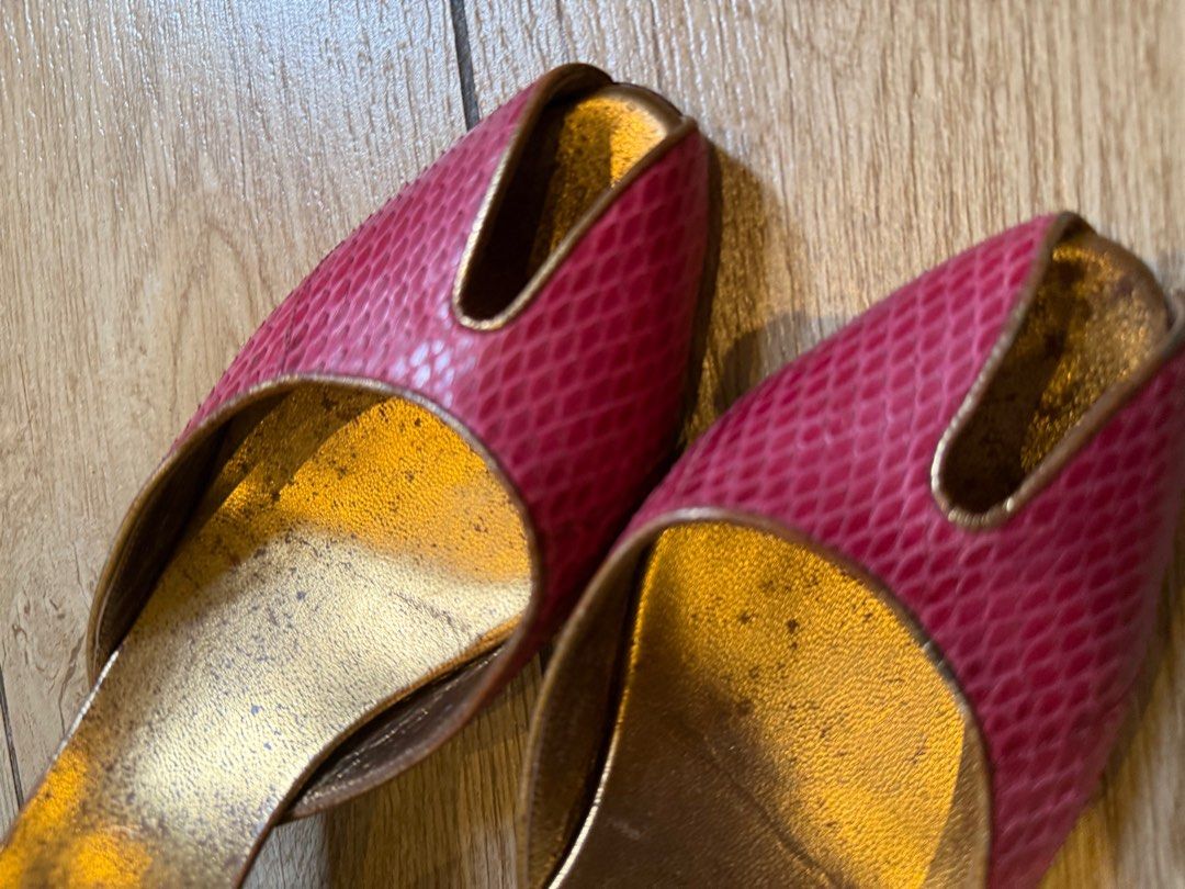 Gucci Leather Mules (Category: Flats & Sandals) located in Taguig. Submitted by editroomph (Listing ID 1403999754, Image 3). Description: Gucci Mules Condition: Well Used Size: 36 1/5 100% authentic Shipping: c/o buyer Pick up Metro Manila.
