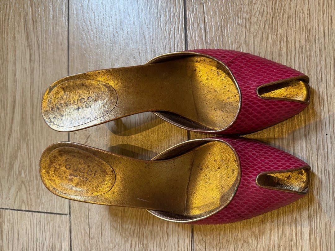 Gucci Leather Mules (Category: Flats & Sandals) located in Taguig. Submitted by editroomph (Listing ID 1403999754, Image 2). Description: Gucci Mules Condition: Well Used Size: 36 1/5 100% authentic Shipping: c/o buyer Pick up Metro Manila.