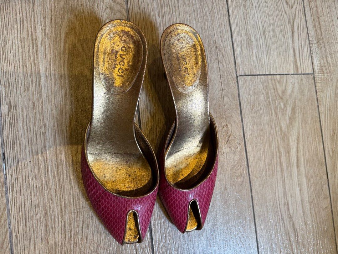 Gucci Leather Mules (Category: Flats & Sandals) located in Taguig. Submitted by editroomph (Listing ID 1403999754, Image 1). Description: Gucci Mules Condition: Well Used Size: 36 1/5 100% authentic Shipping: c/o buyer Pick up Metro Manila.