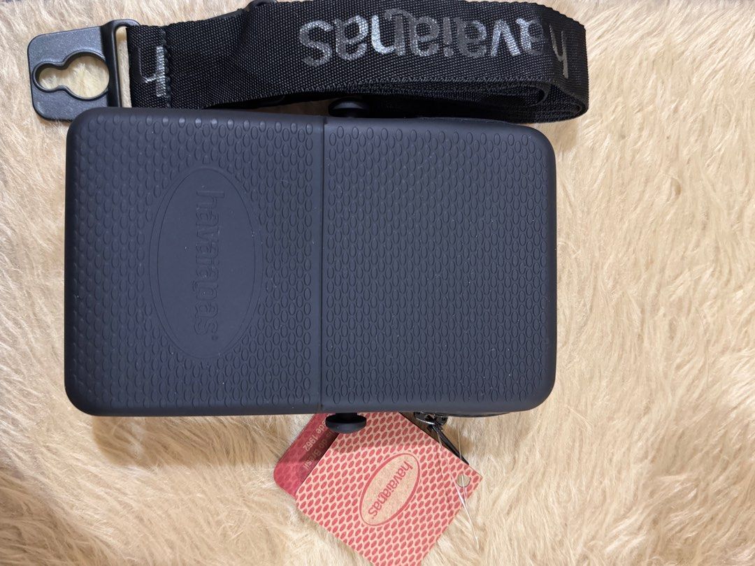 Havaianas Street Bag (Category: Cross-body Bags) located in Caloocan City. Submitted by maniomarianne (Listing ID 1404105889, Image 2). Description: last 1pc‼️ Unisex Can fit (phone,wallet,cards) .