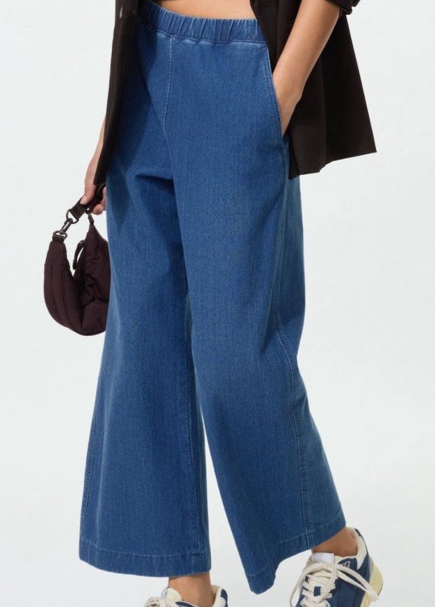 H&M Wide Leg Denim Pants (Category: Jeans) located in Cavite. Submitted by mcxmcxmc (Listing ID 1404136655, Image 2). Description: - Orig H&M wide leg denim pants - Size on tag: L (I’m a plus size 35-36 but this is still loose for me) - Medium blue wash - Elastic waistband - Two side pockets - Relaxed fit - Used once only. Bought in Taiwan for 1600+, selling for 1000.