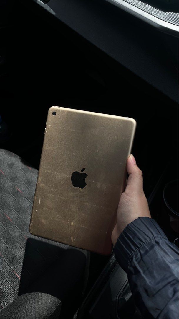 Ipad mini 4 (Category: iPad) located in Cyberjaya. Submitted by whotfisthis.__ (Listing ID 1404044810, Image 1). Description: This iPad is great for kids’ games and YouTube, but I wouldn’t really recommend it for heavy daily work ( it wasn't a scratch , it bcs my casing line ) .
