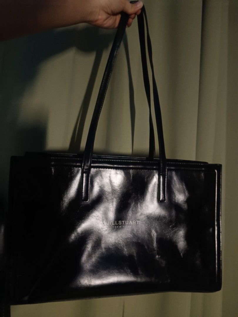 JILL STUART TOTE (Category: Luxury Bags & Wallets) located in Santo Tomas. Submitted by msvicto (Listing ID 1404104695, Image 2). Description: RFS: Not my style, into smaller bags na Issue: Needs cleaning, sign of usage but not too visible. Wala narin maliit na wallet..
