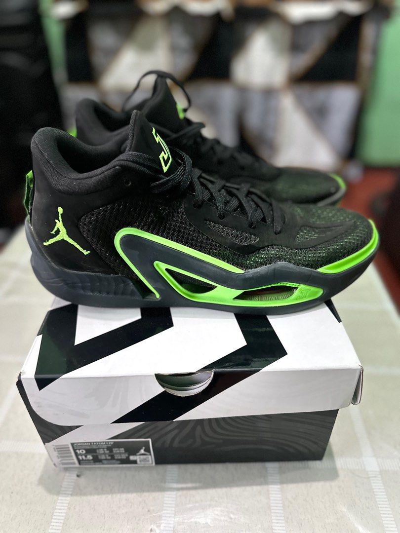 Jordan Tatum 1 PF Black/Anthracite/Vert Strike (Category: Sneakers) located in Castillejos. Submitted by egc1629 (Listing ID 1404081743, Image 2). Description: - Jordan Tatum 1 PF sneakers - Color: Black and Green - Size: US 10 / UK 9 / EUR 44 - Features Jumpman logo - Unique sole tread orig price: 6,895.