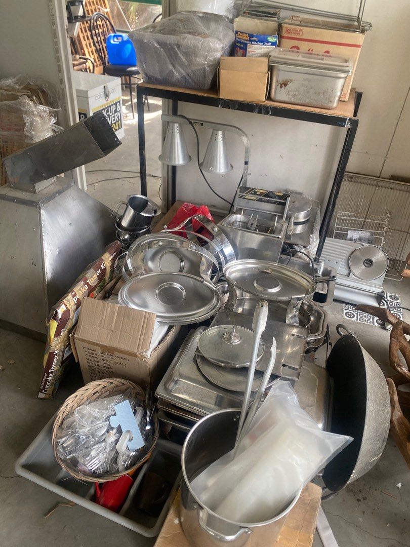 Kitchen for Carenderia Take All (Category: Other Kitchenware & Tableware) located in Carmona. Submitted by thomasadviento (Listing ID 1404013168, Image 1). Description: Chaffing Dish Deep Fryer Waffle Maker Heating Light Lababo Mixer BBQ Exhaust Fan Slicer .