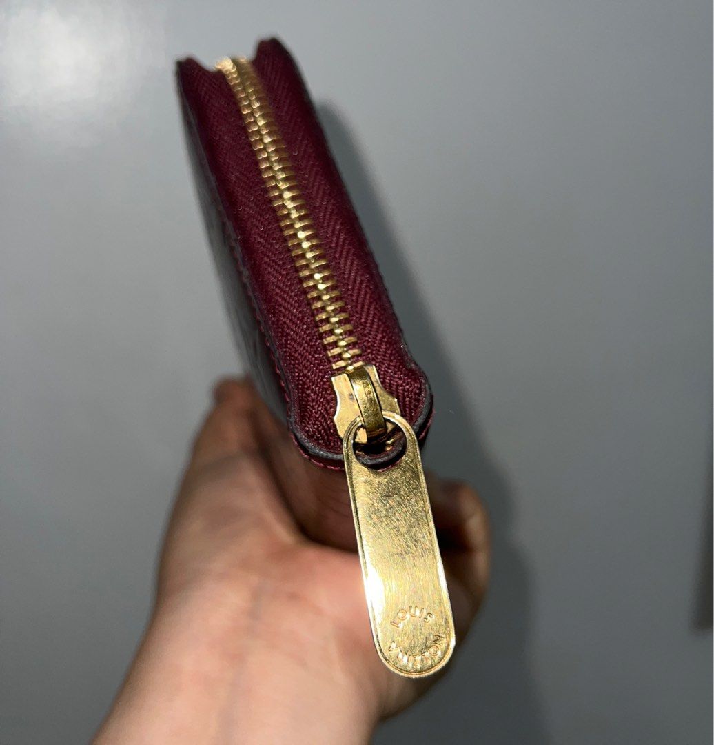 Louis Vuitton Vernis Zippy Wallet (Category: Luxury Bags & Wallets) located in Caloocan City. Submitted by rmdesilva (Listing ID 1404139034, Image 3). Description: - Authentic Louis Vuitton Zippy Wallet - Crafted from Vernis leather - Elegant burgundy color - Secure zip-around closure - Features gold-tone zipper - Iconic LV monogram design.