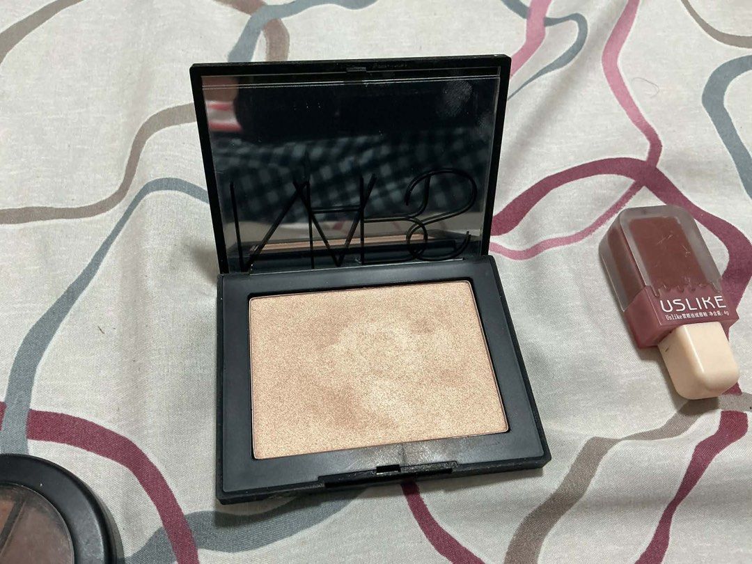 Make up set (Category: Makeup) located in Aroroy. Submitted by kklay_thrift (Listing ID 1404097115, Image 3). Description: .