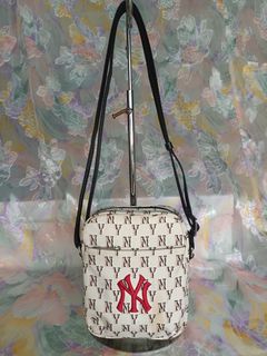 (Category: ) located in . Submitted by elevens_online_thrift_shop (Listing ID 1404059012, Image 1). Description: .
