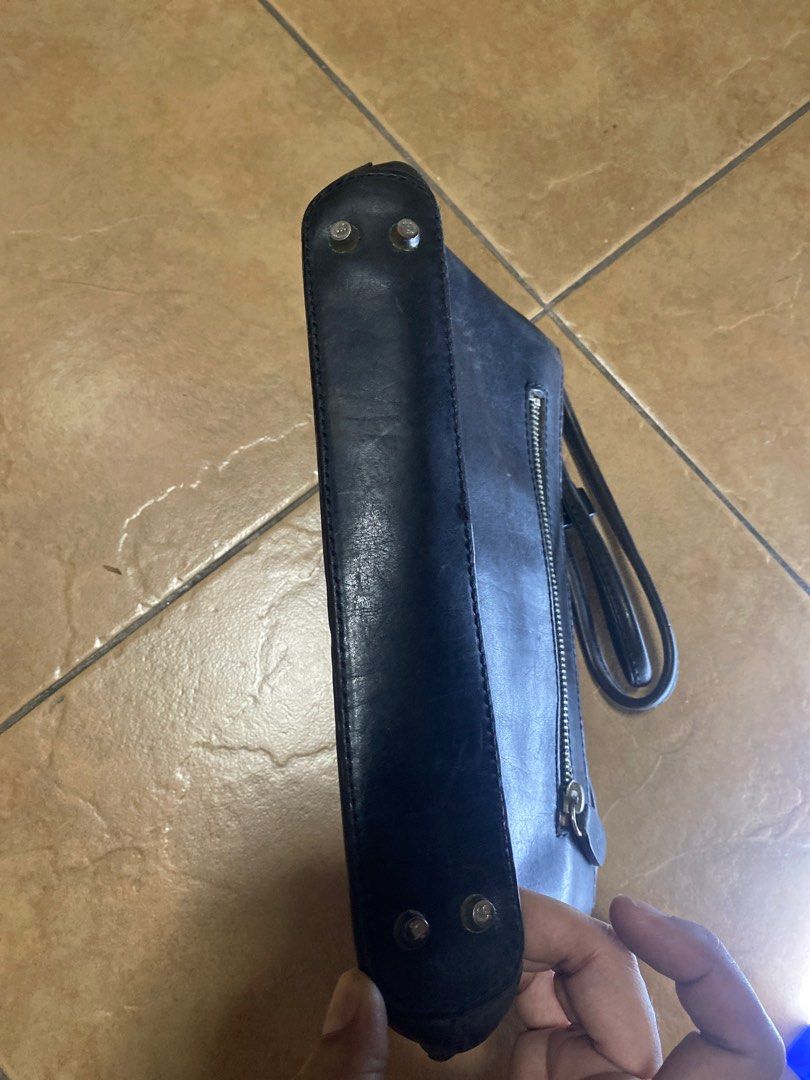 Monsac Black Leather Handbag (Category: Luxury Bags & Wallets) located in Cavite. Submitted by dzoneph (Listing ID 1404164507, Image 3). Description: - Monsac Black Leather Handbag - Shoulder bag style - Made of leather - Features a zipper closure - Classic and versatile design.