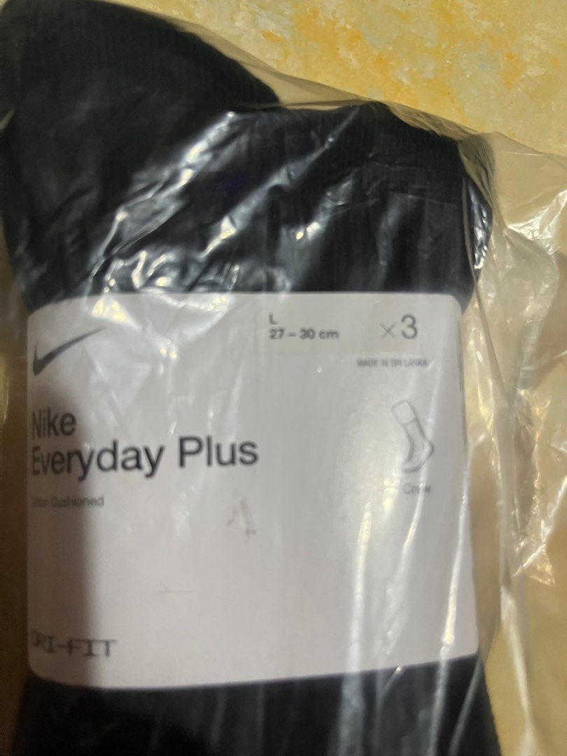 Nike Everyday Plus Cushioned Crew Socks (3 Pairs) (Category: Socks) located in Manila. Submitted by christinali23 (Listing ID 1404108860, Image 3). Description: Size large 27cm to 30cm, 3 pairs black.