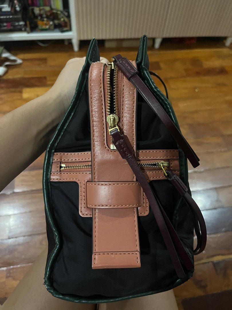 Nylon Tory Burch Bag (Category: Luxury Bags & Wallets) located in Paranaque City. Submitted by nikkis100 (Listing ID 1404163145, Image 3). Description: Hi! This is an original Tory Burch bag purchased from the US. The bag design is unique but wearable, though there are evident signs of wear and tear in the straps specifically. .