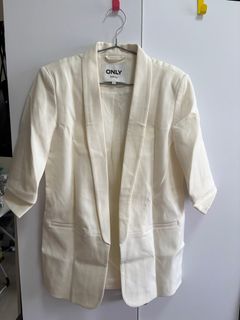 (Category: ) located in . Submitted by freshlypreloved (Listing ID 1404009079, Image 1). Description: .
