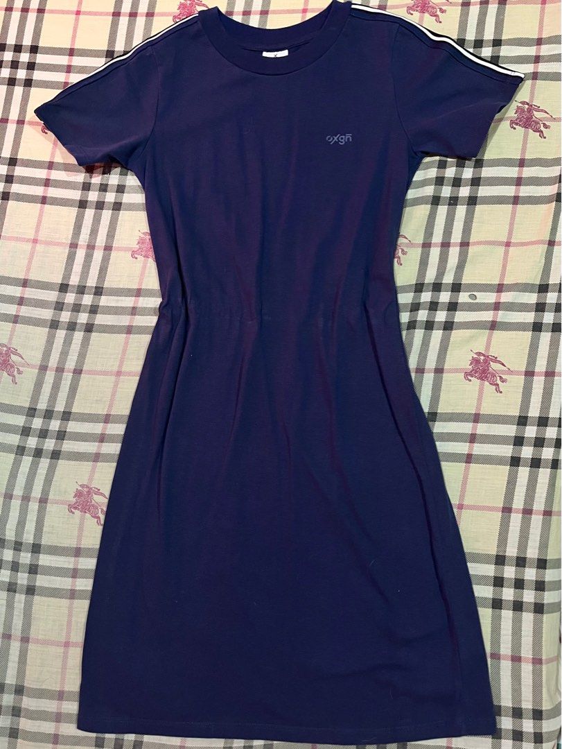 OXYGN Stripped Sleeve Navy Blue Dress (Category: Dresses) located in Manila. Submitted by _cxlx (Listing ID 1404128214, Image 1). Description: Size: XS (Can fit medium frame) RFS: Nakatambak nalang. Brand: OXYGN Color: Navy Blue Used only once Length: 34 in ** Stretchable.