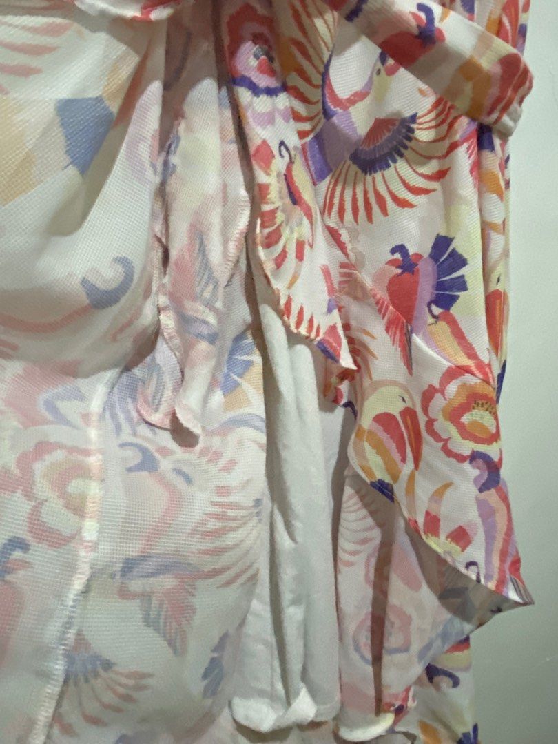 Plains & Prints Floral Wrap Dress (Category: Dresses) located in General Tinio. Submitted by andy_1129 (Listing ID 1404064959, Image 3). Description: Once nagamit,like new 3499 og price.
