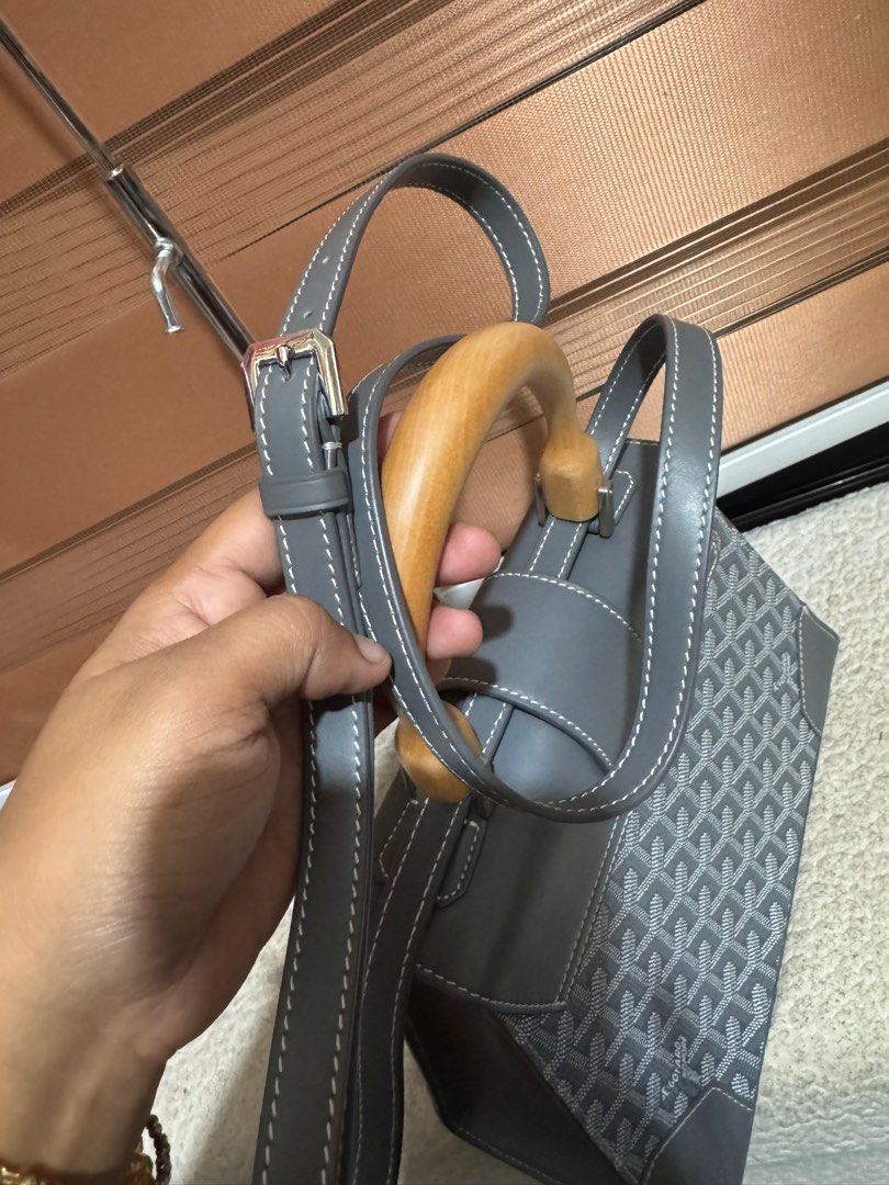 Preloved Goyard (Category: Luxury Bags & Wallets) located in Manila. Submitted by nylan1227 (Listing ID 1404092186, Image 3). Description: Like new condition.