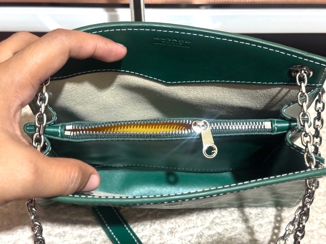 Preloved Goyard sling (Category: Luxury Bags & Wallets) located in Manila. Submitted by nylan1227 (Listing ID 1404092616, Image 3). Description: Like new condition.