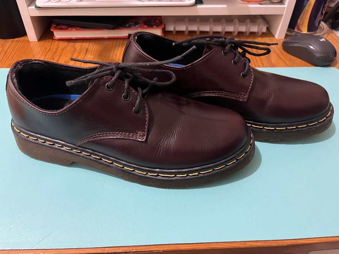 Rob & Mara Dylan Leather Shoes in Wine (Category: Loafers) located in Pasig City. Submitted by innocentlyjaded (Listing ID 1404021244, Image 3). Description: This is a pair of Rob & Mara leather shoes in the Wine colorway. Size 10, size 40 locally, 25.5 - 26.0 cm. Comes with the original box. Originally cost me 2,880. Bought in 2022, used only thrice, treads are still really clean. RFS: still hurt my feet, need a half-size version. MoP: BPI or Gc