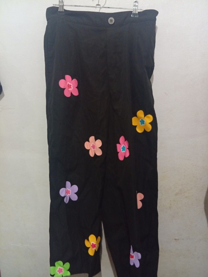 SHEIN Floral Embroidered Pants - Size M (Category: Other Bottoms) located in Caloocan City. Submitted by celinesrtw (Listing ID 1404169923, Image 1). Description: - SHEIN black pants - Features colorful floral embroidery - Size: M (as per tag) - Button and zipper closure - Made in China.
