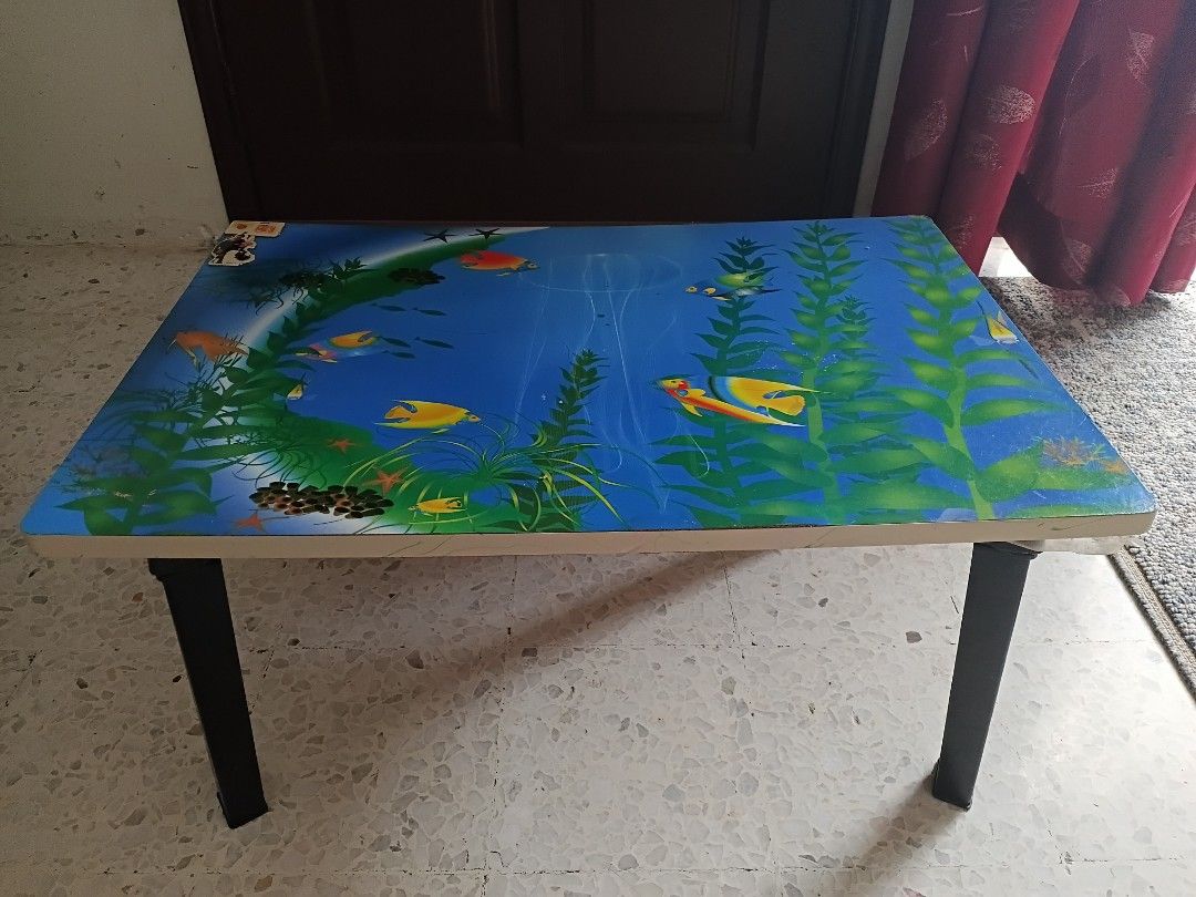 Study table/Foldable table (Category: Kids' Tables & Chairs) located in Kuala Lumpur. Submitted by ptangaraja (Listing ID 1404044676, Image 1). Description: The table is light, sturdy and compact for easy transport and storage. Its table top rests on four legs that fold away neatly. • Rectangular top constructed from medium density fiberboard • Space saving foldable legs allow for easy storage Size : L60.5 x W40 x H29 (cm).