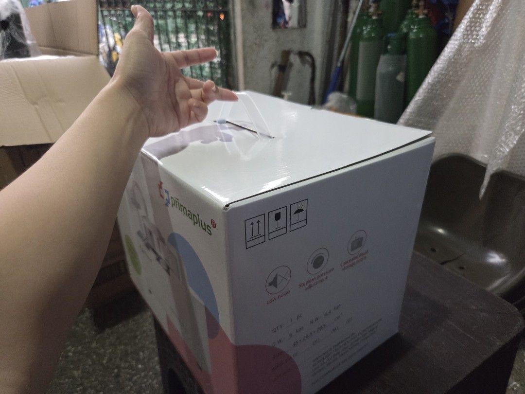 Suction machine (Category: Medical Supplies & Tools) located in Manila. Submitted by rheatapdas75609 (Listing ID 1404081342, Image 1). Description: .