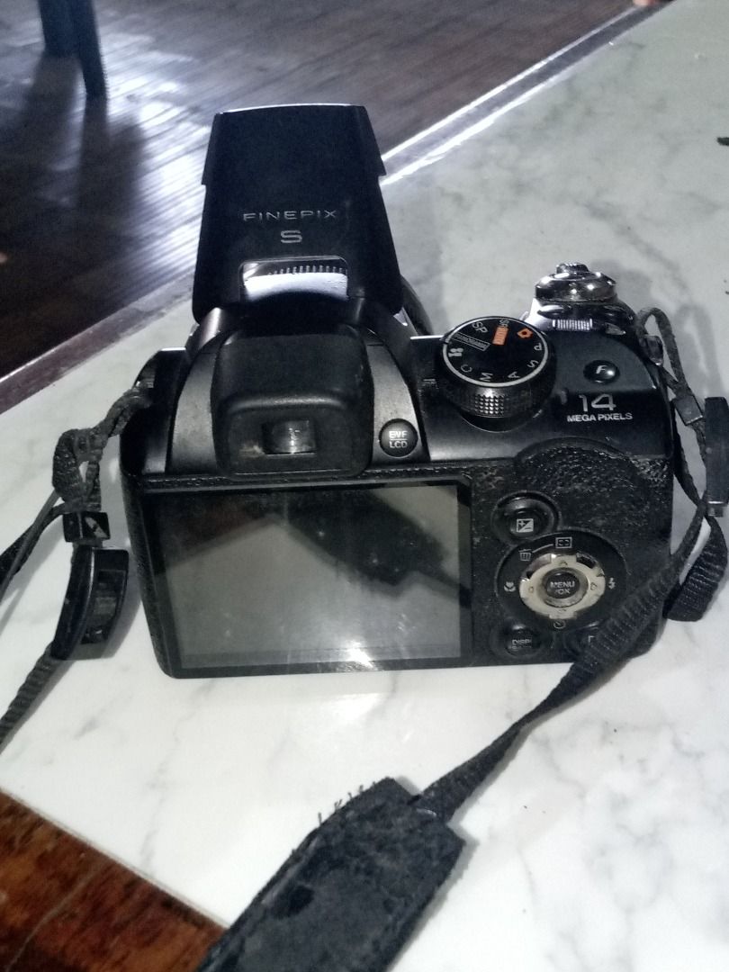 take all camera untested digicam with 1pcs tested working ccd digicam (Category: Cameras) located in Quezon City. Submitted by heartjunkyard (Listing ID 1403997323, Image 3). Description: as is take all buy ur own risk untested/diko alam if working kau n bhala maayos pa mga unit and mga lagayan ng batt. sony videorecorder dashcam azdome sony no battery w/memory card kodak w/battery and memory card no charger lahat Digital camera ccd model:Y02 alm